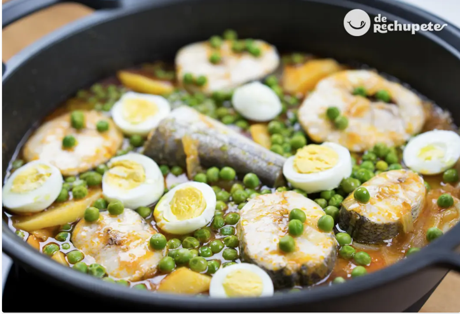 Ensalada de pimientos asados atún y huevo con merluza con patatas y guisantes